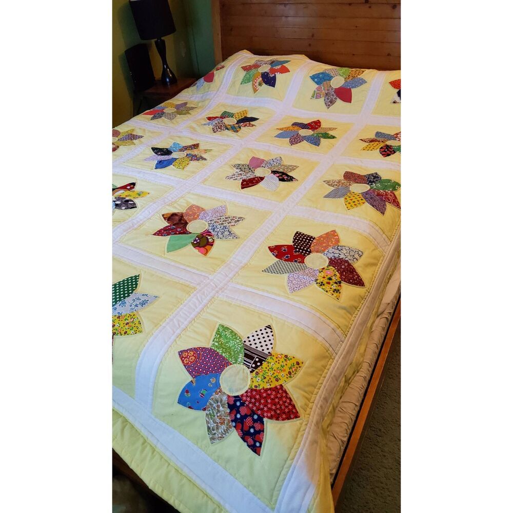 Beautiful Yellow & white Quilt with Multi Colored Flower Blocks 90x74
